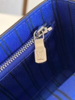 Louis Vuitton M12810 Steamer Wearable Wallet - Image 10