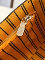 Louis Vuitton M12811 Steamer Wearable Wallet - Image 10
