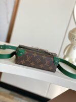Louis Vuitton M12808 Steamer Wearable Wallet - Image 7