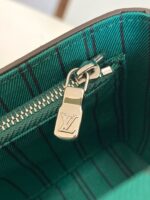 Louis Vuitton M12808 Steamer Wearable Wallet - Image 10