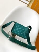 Louis Vuitton M12637 Bosphore Wearable Wallet - Image 4