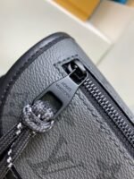 Louis Vuitton M12806 Pulse Wearable Wallet - Image 9