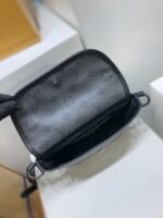 Louis Vuitton M12806 Pulse Wearable Wallet - Image 5