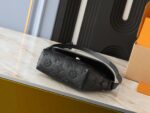Louis Vuitton M12636 Pulse Wearable Wallet - Image 5
