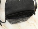 Louis Vuitton M12636 Pulse Wearable Wallet - Image 6