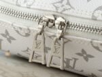 Louis Vuitton M12052 Cosmetic Pouch - Image 6
