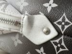 Louis Vuitton M12052 Cosmetic Pouch - Image 7
