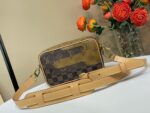 Louis Vuitton M26020 Trocadéro Wearable Wallet - Image 4