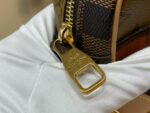 Louis Vuitton M26020 Trocadéro Wearable Wallet - Image 8