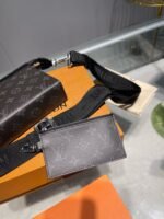 Louis Vuitton M81124 Gaston Wearable Wallet - Image 10