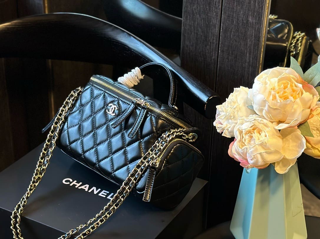 IMG_9327-1 Chanel Vanity Case - Image 1
