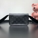 Louis Vuitton M12599 Bosphore Wearable Wallet - Image 3