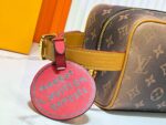 Louis Vuitton M11765 Locker Dopp Kit - Image 5