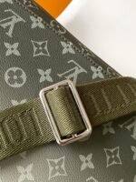 Louis Vuitton M11593 District PM - Image 9