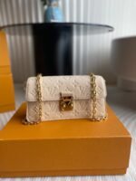 Louis Vuitton M82836 WALLET ON CHAIN ​​METIS handbags - Image 2