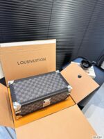 Louis Vuitton N48226 8 watch case - Image 5