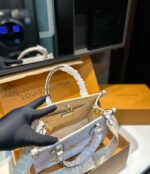 Louis Vuitton onthego Pm small cross-body - Image 8