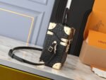 Louis Vuitton M11131 Camera Box - Image 5