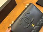 CHANEL 1992 shoulder bag with flap top - Image 4