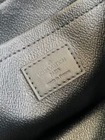 Louis Vuitton M11508 Toiletry Bag - Image 10