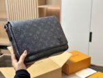 Louis Vuitton DISTRICT Small Messenger Bag M46255 - Image 3