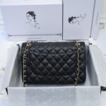 CHANEL LARGE CLASSIC HANDBAG  Grained Calfskin & Gold Metal - Image 8