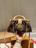 Louis Vuitton M46544 Monogram Clutch - Image 3