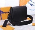 Louis Vuitton M57080 TAKEOFF Messenger Bag - Image 4