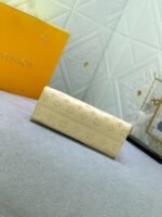 Louis Vuitton M11273 OnTheGo East West - Image 4