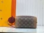 Louis Vuitton M11765 Locker Dopp Kit - Image 7