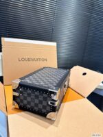 Louis Vuitton N48226 8 watch case - Image 7