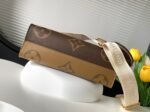 Louis Vuitton M46653 OnTheGo East West - Image 5