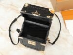 Louis Vuitton M11131 Camera Box - Image 10