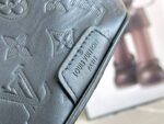 Louis Vuitton M46036 Discovery Bumbag PM - Image 7