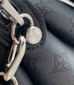 Louis Vuitton M24132 Medium HAND IT ALL - Image 8