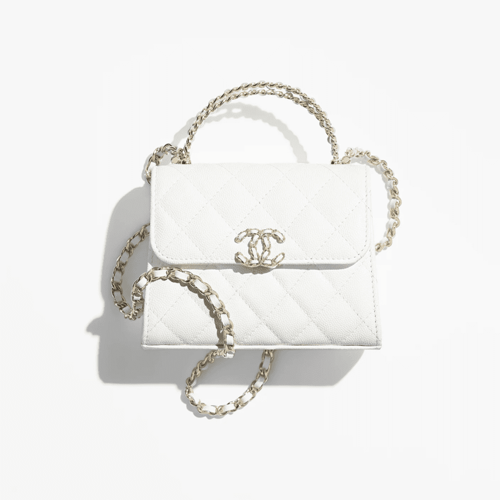 d8400267d27ea58c44e93262f2c13e29 Chanel Clutch with chain - Image 1
