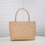CHANEL Medallion tote bag - Image 4