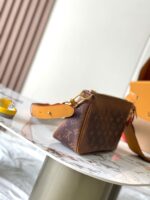 Louis Vuitton M11623 Pochette Accessoire XL - Image 3