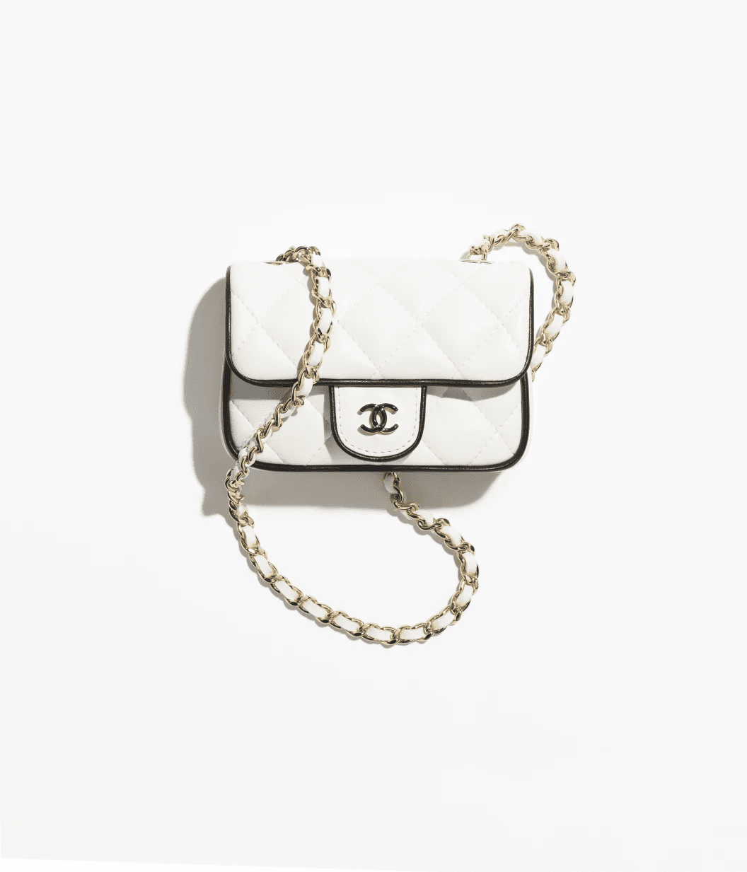 e22e53337fba463730c65f185aa72671 Chanel Clutch with Chain - Image 1