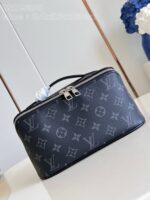 Louis Vuitton M11508 Toiletry Bag - Image 2