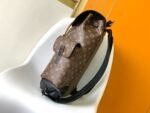 Louis Vuitton M46686 Christopher MM - Image 3