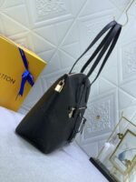 Louis Vuitton M46357 Travel Bag - Image 8