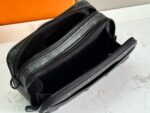Louis Vuitton M82542 Alpha wearable wallet - Image 7