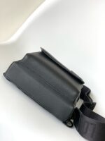 Louis Vuitton M23736 Pilot Slingbag - Image 5