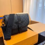 Louis Vuitton M45911 Saumur Messenger Bag - Image 3