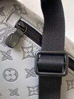 Louis Vuitton M46108 Discovery Bumbag - Image 9