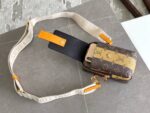 Louis Vuitton M81005 FLAP DOUBLE PHONE BAG - Image 9