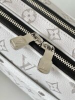 Louis Vuitton M31069 Alpha Messenger - Image 9