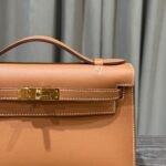 Hermès Gold Kelly Pochette Clutch Swift Gold Hardware - Image 4