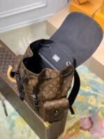 Louis Vuitton M43735 Christopher MM - Image 9